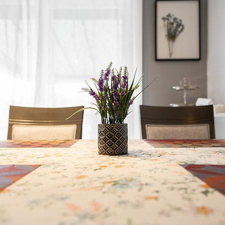 Comfortable Spacious House With Parking Brossard Exteriör bild
