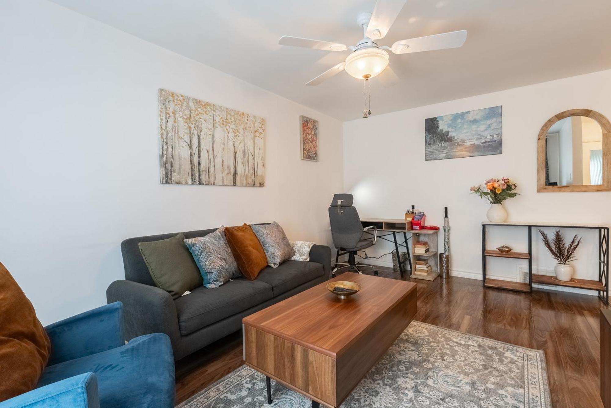 Comfortable Spacious House With Parking Brossard Exteriör bild