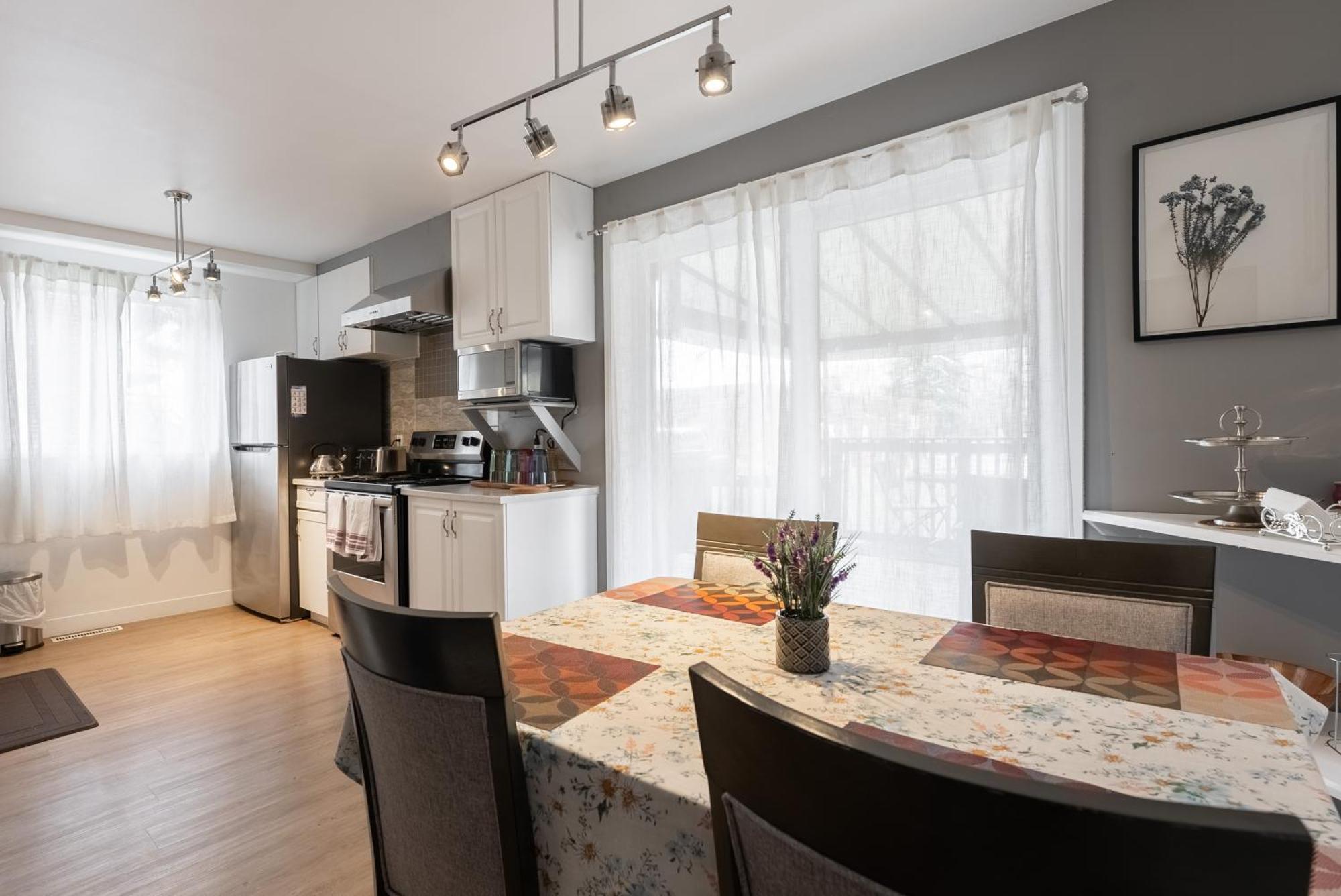 Comfortable Spacious House With Parking Brossard Exteriör bild
