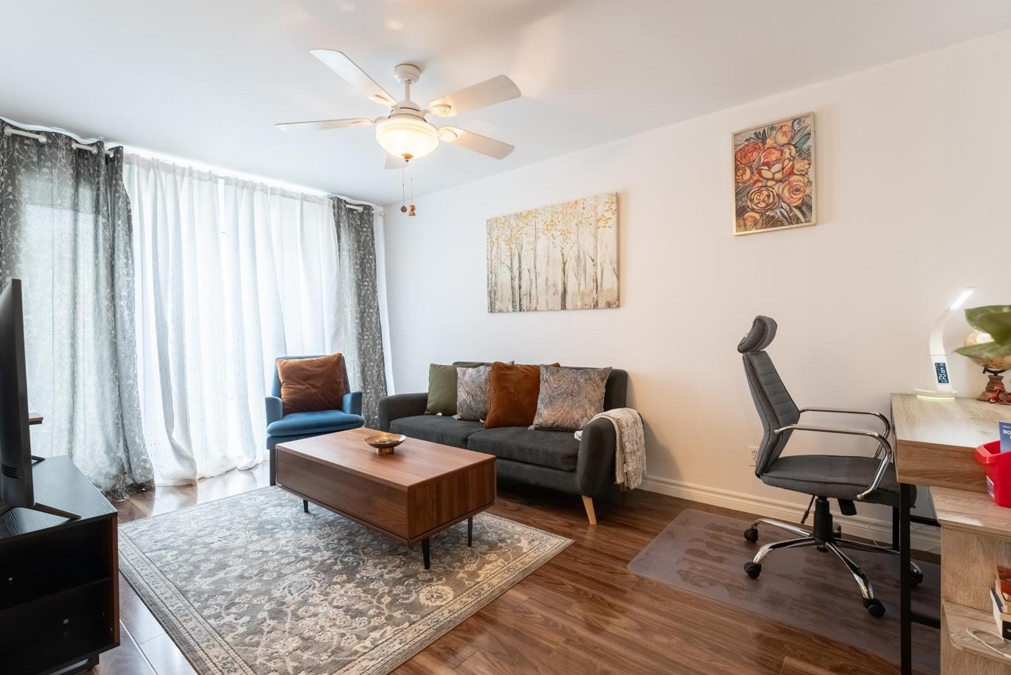 Comfortable Spacious House With Parking Brossard Exteriör bild