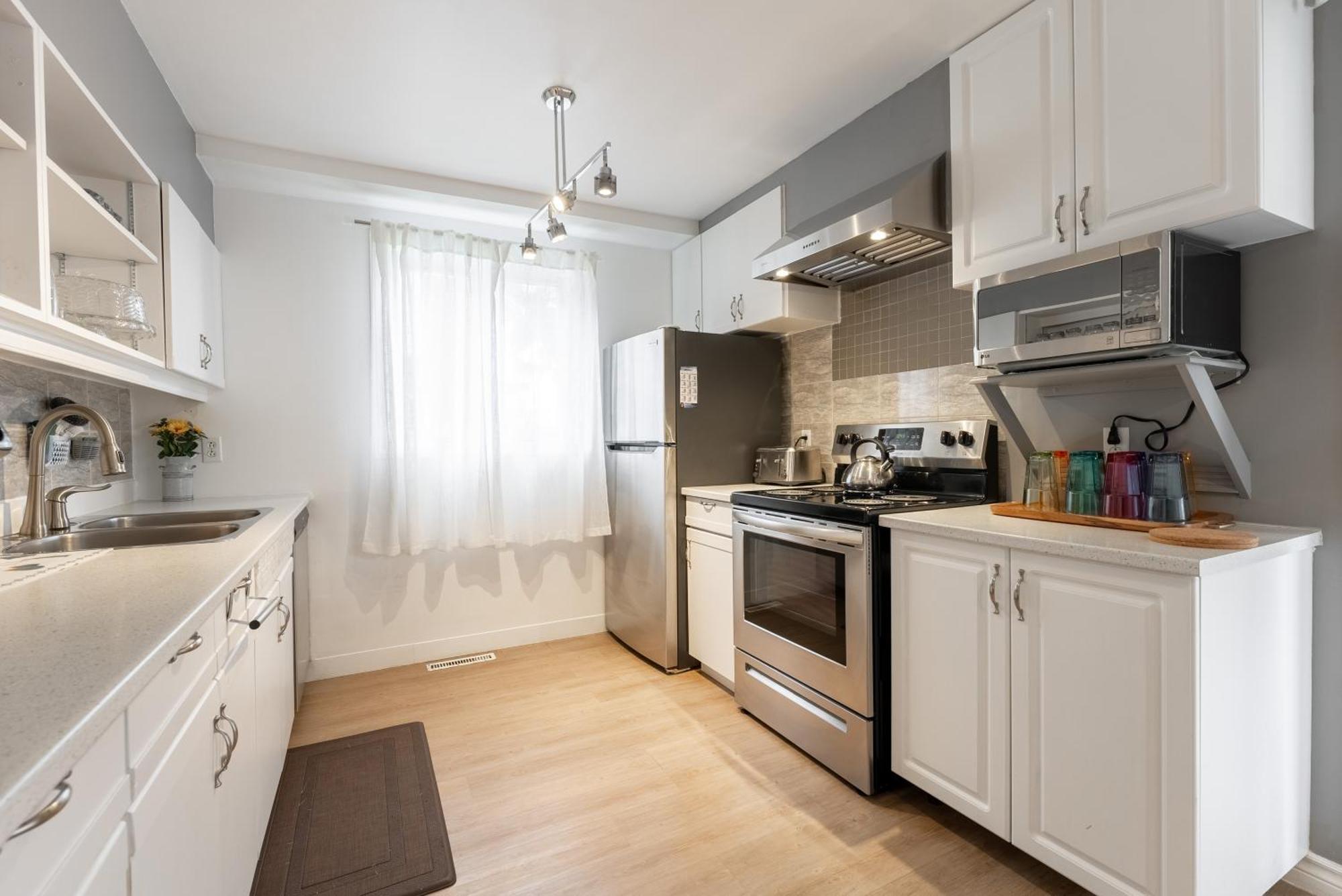 Comfortable Spacious House With Parking Brossard Exteriör bild