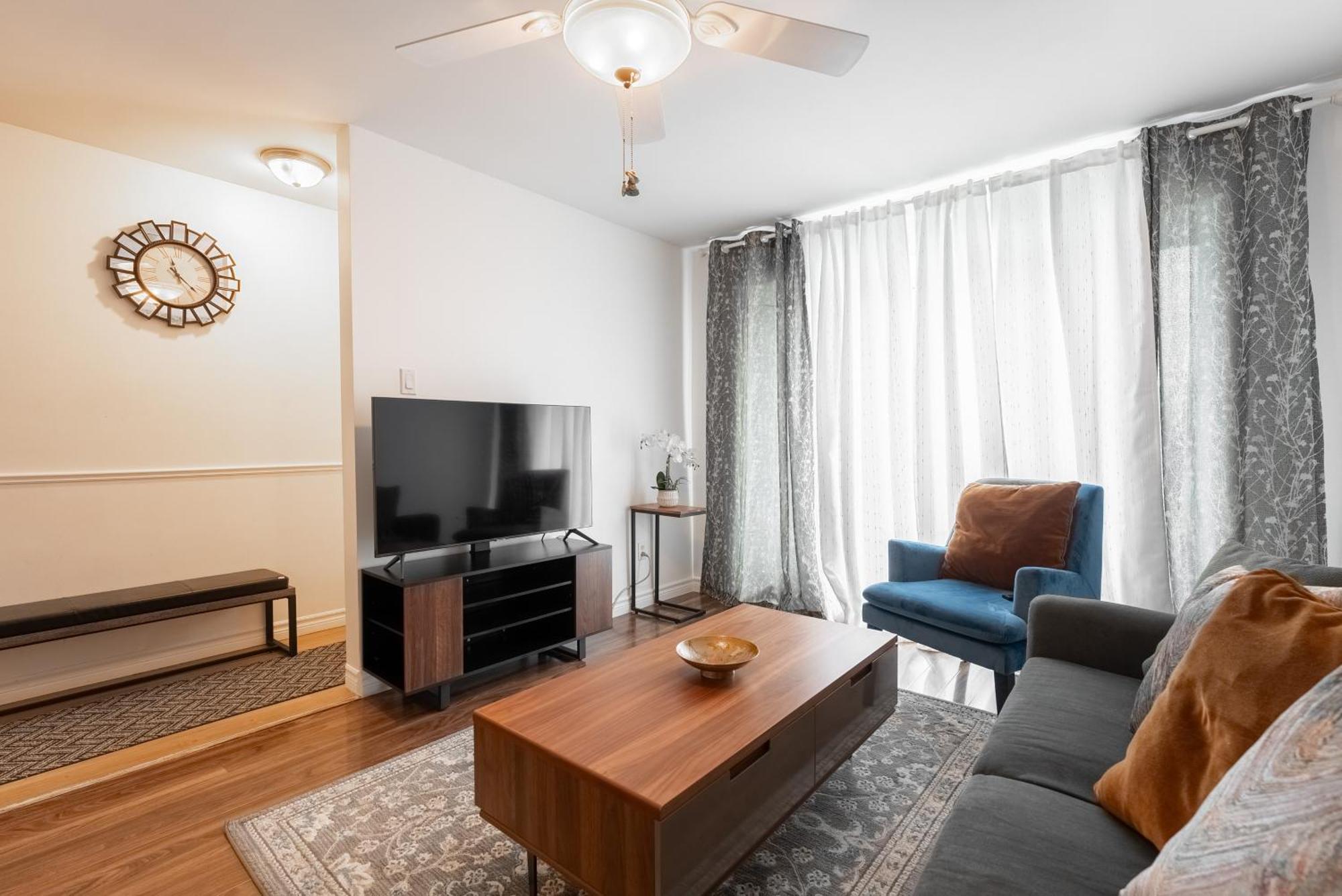 Comfortable Spacious House With Parking Brossard Exteriör bild