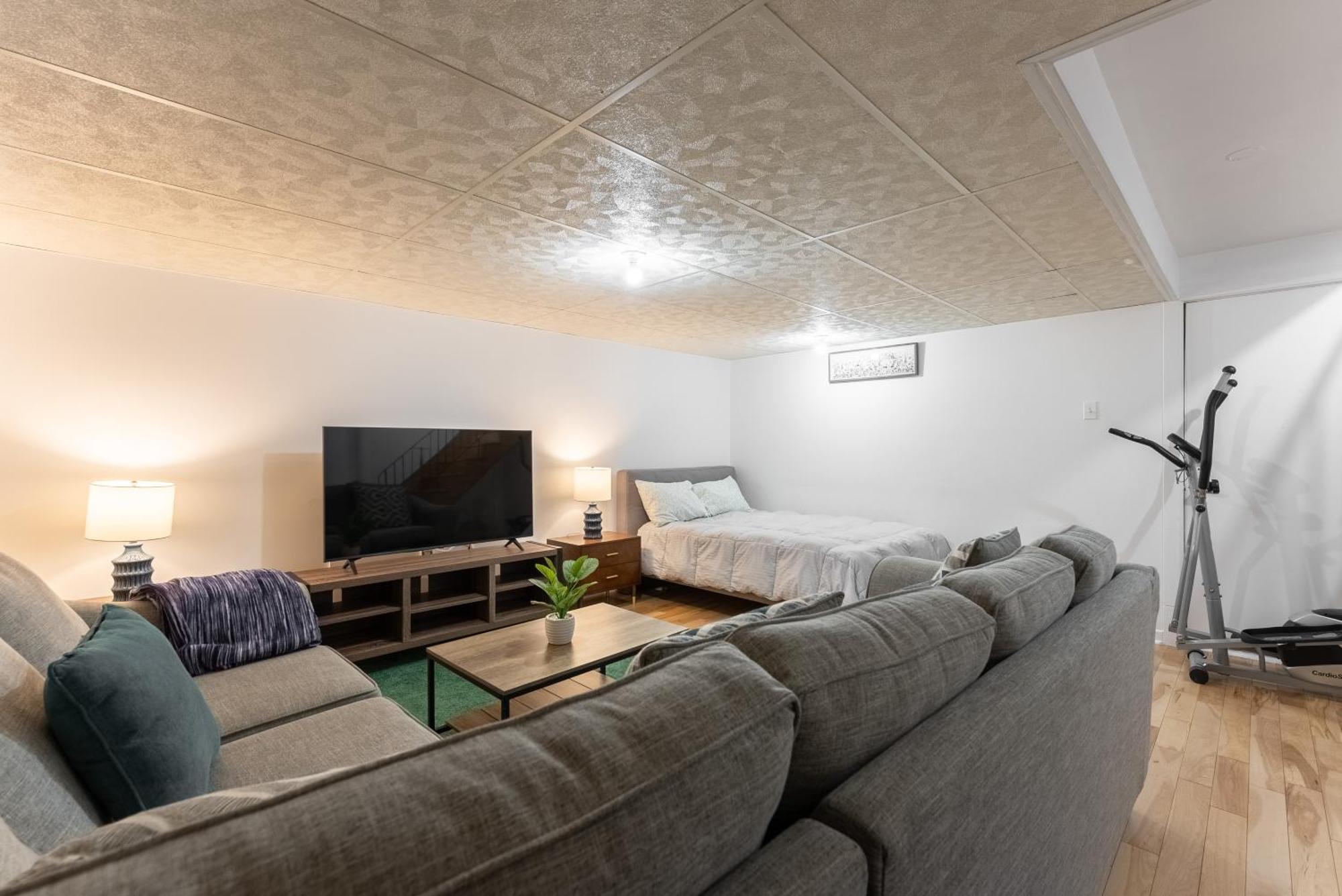 Comfortable Spacious House With Parking Brossard Exteriör bild