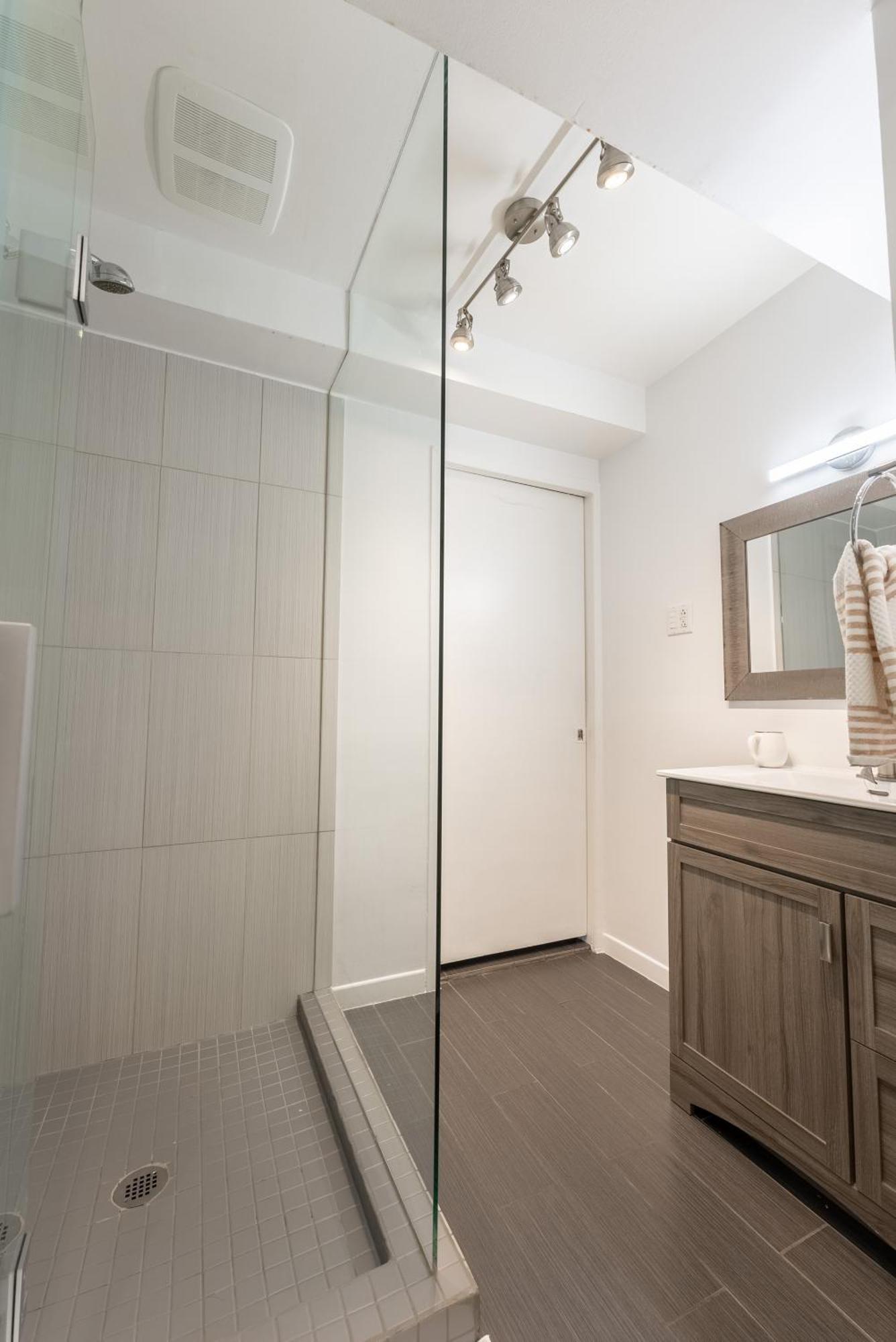 Comfortable Spacious House With Parking Brossard Exteriör bild