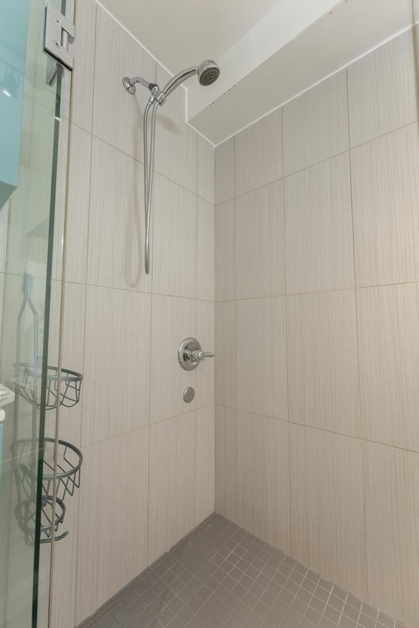 Comfortable Spacious House With Parking Brossard Exteriör bild